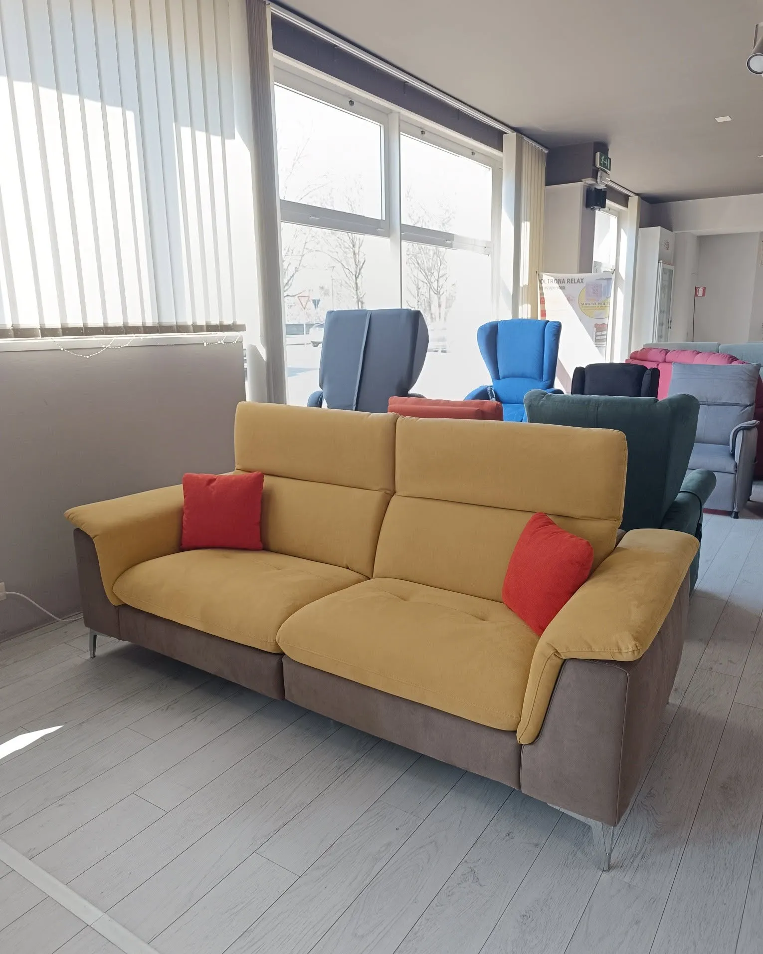 Divano relax giallo senape