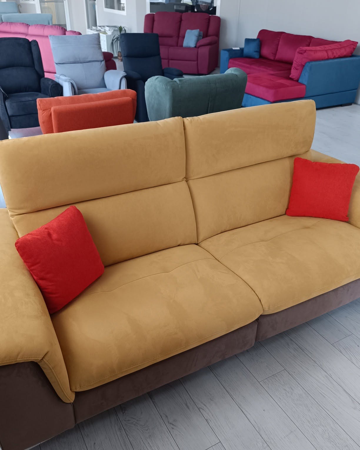 Divano relax giallo senape