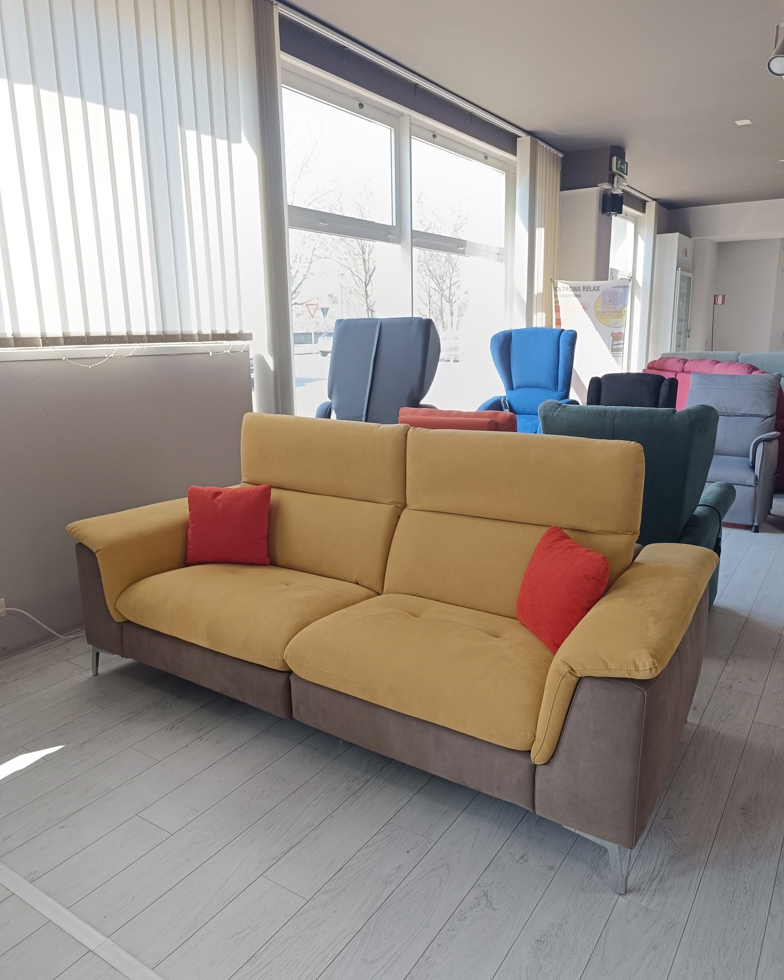 Divano relax giallo senape
