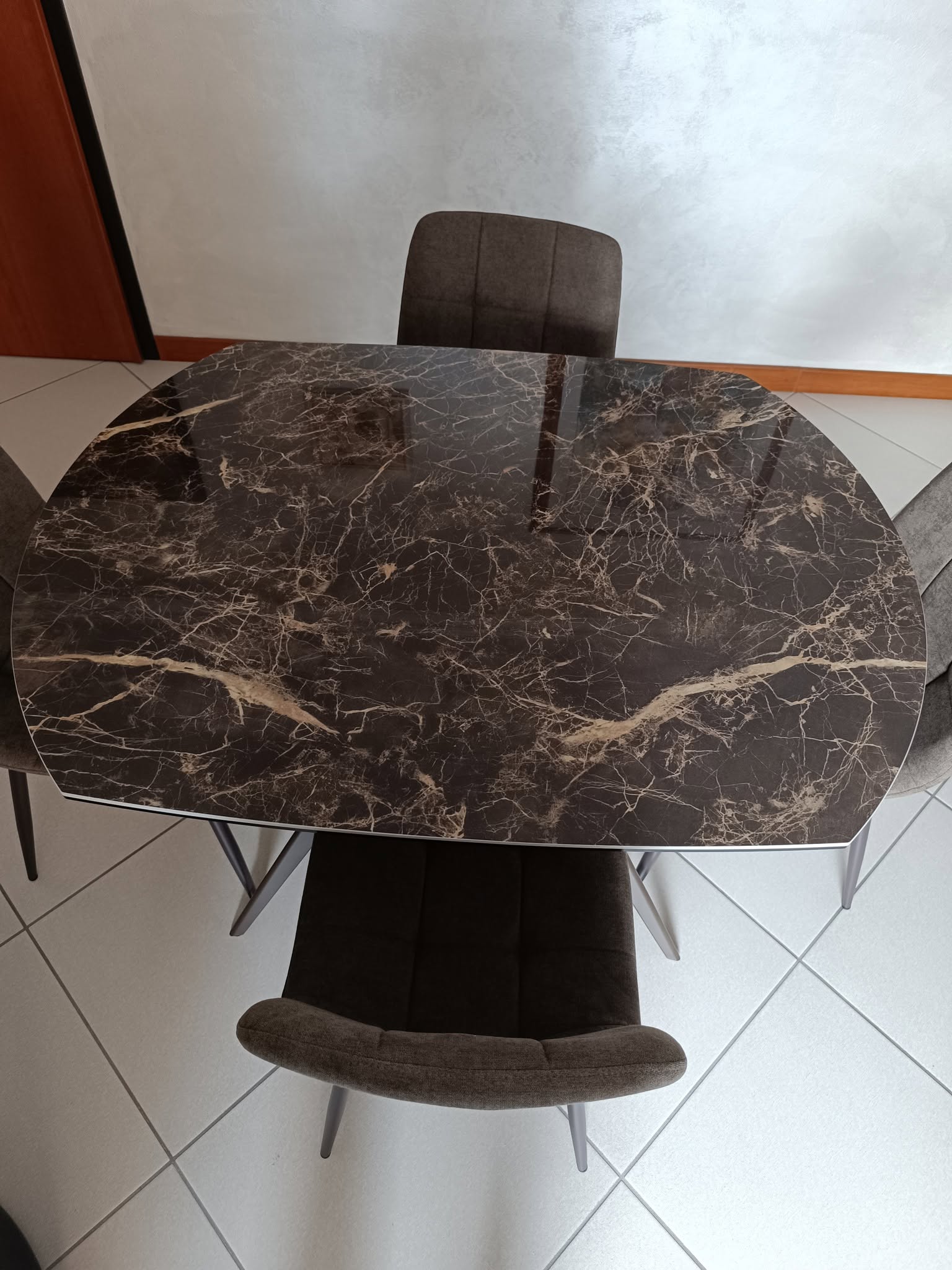 Tavolo allungabile effetto marmo